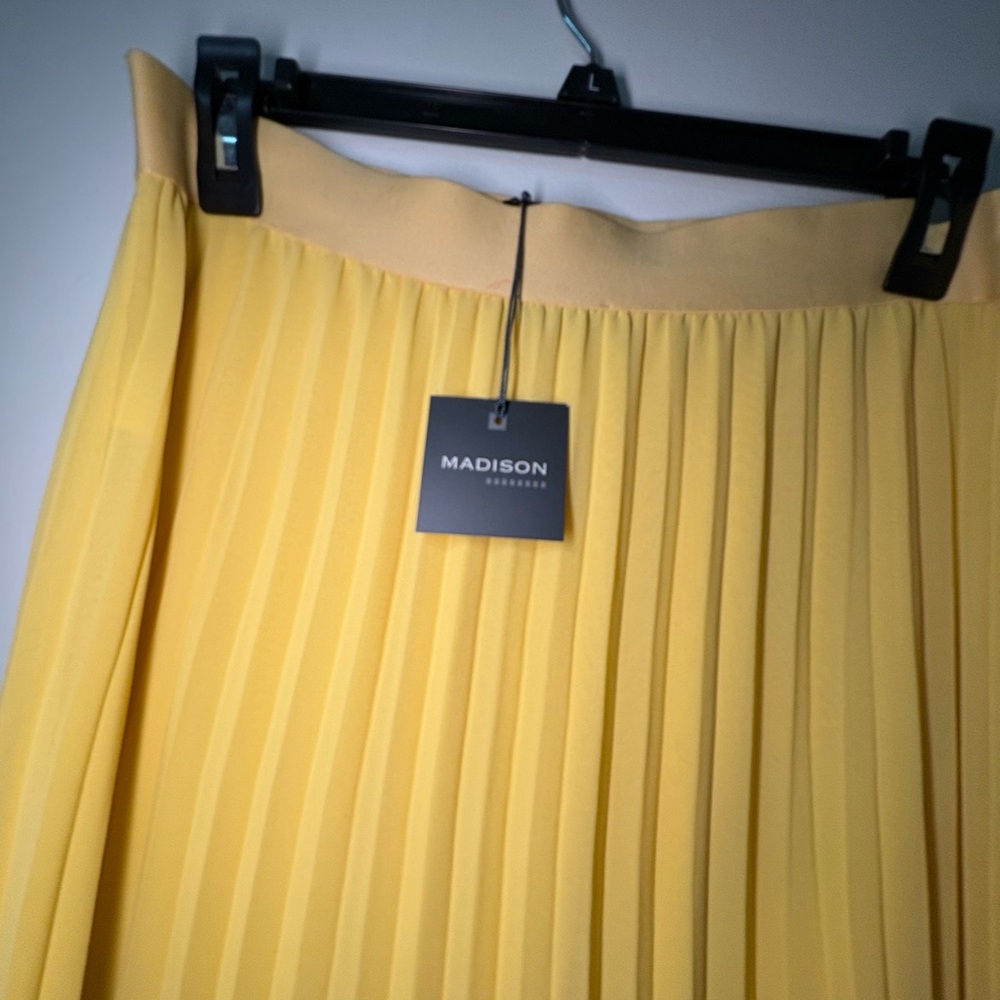 NWT | Women’s Madison A-Line Skirt | Vibrant Yellow | Pleats & Ruffle | Stunning - Picture 3 of 14